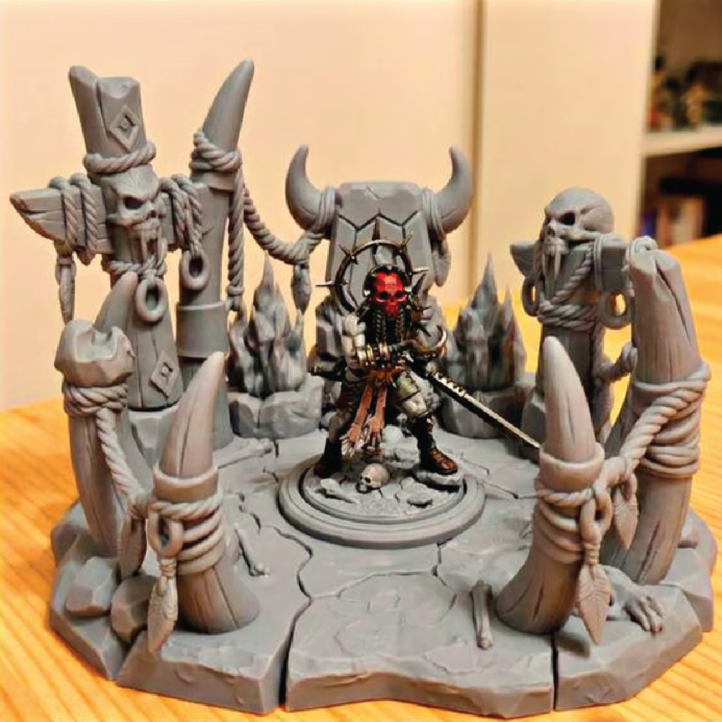 Fantasy figurine with a central character holding a sword, flanked by two other characters on a detailed base.